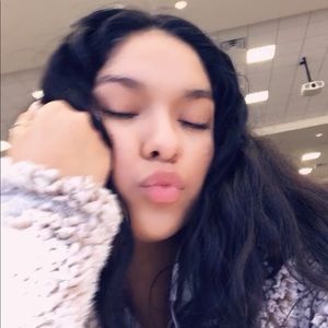 Meet your Posher, Roxana